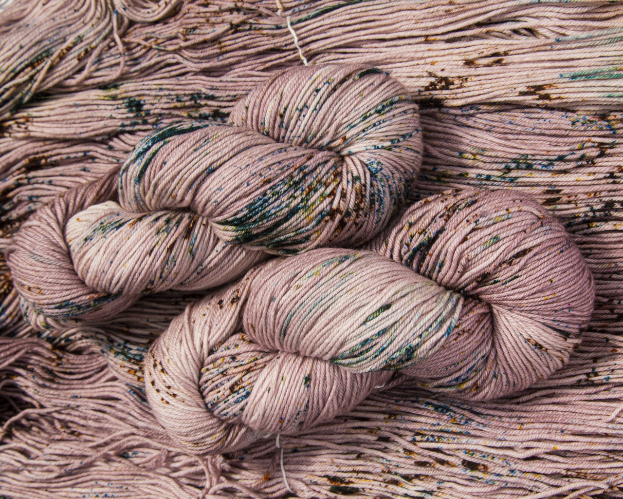 500 g Knitting Allsorts Loop Style Main Rouge Knitting Yarn