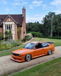 untouchvbles:  BMW M3 (E30)