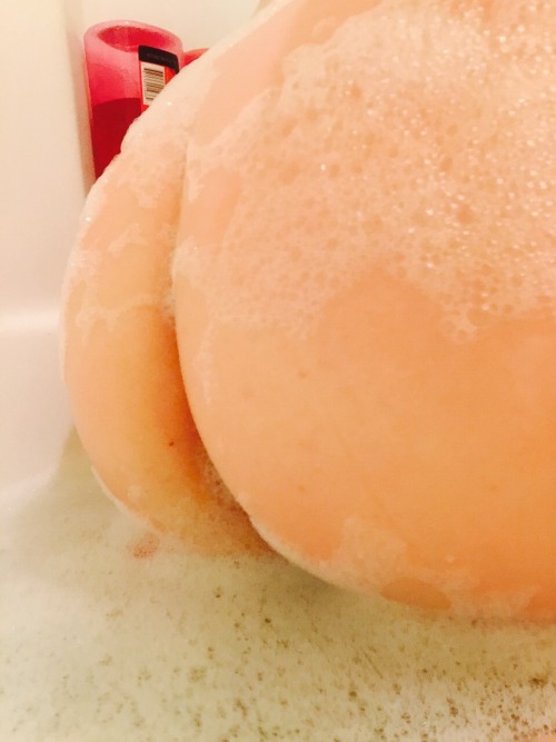 alien-fl0wer:  Bath time fun 😘 porn pictures