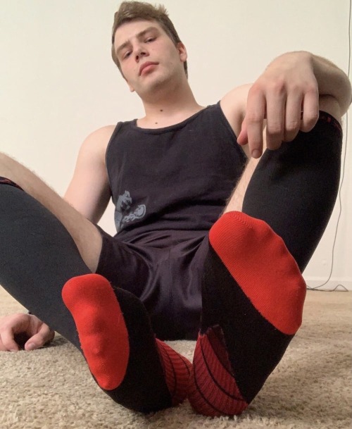 Sex sockjersey:Those red toes are calling me pictures