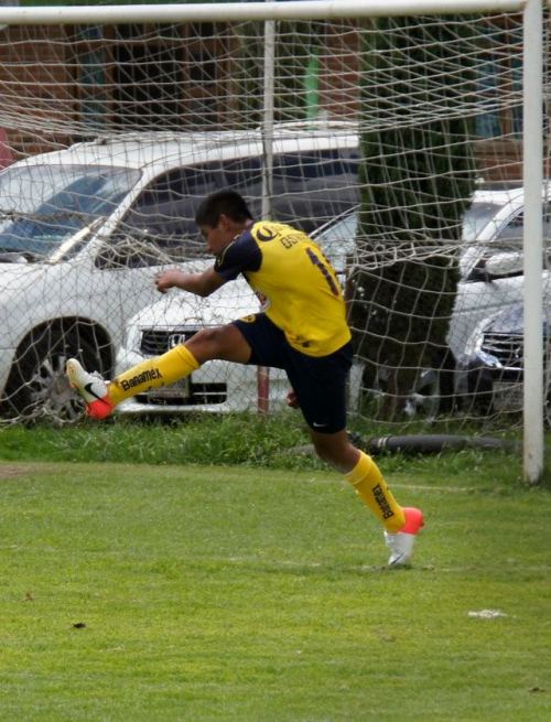 elrincondelmayate:  COMO VEN A ESTE CHAVITO DE 17 AÑOS, FUTBOLISTA, CLUB AMÉRICA CON UNA RICA Y DELICIOSA VERGA Y HUEVOS, ESPEREN 2DA PARTE.. 