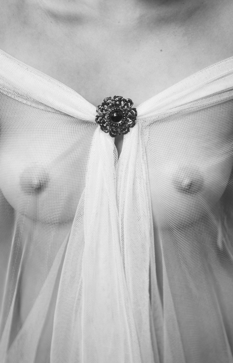 This reminds me of improvised illusions I wear under jackets…