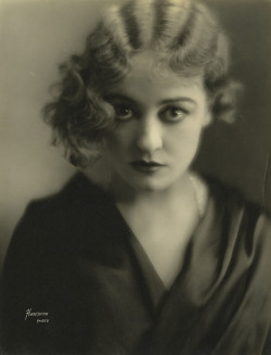  Gladys Brockwell photographed by Hartsook Studio, 1920s 