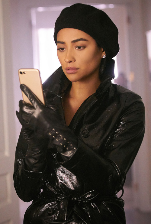 glovedcelebrities:Shay Mitchell a very beautiful girl with some elegant and sexy leather gloves