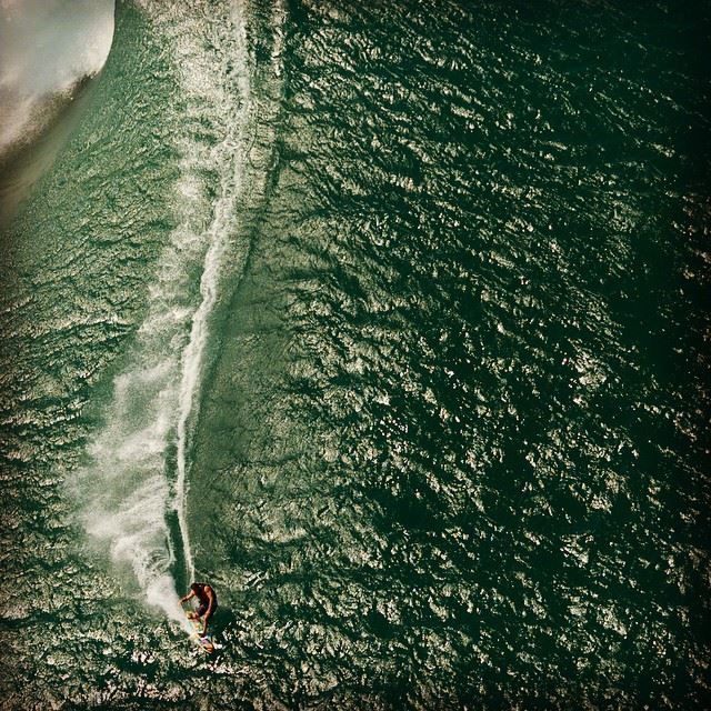 cbssurfer:
“path on a wave…
Tim McKenna Photography
”