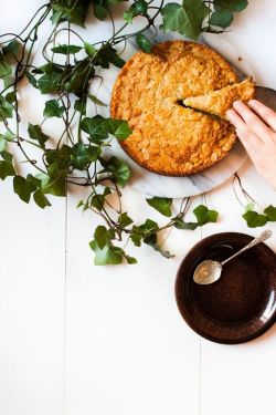 intensefoodcravings:  Toscakaka – Nordic Caramel Almond Cake | My Blue and White Kitchen