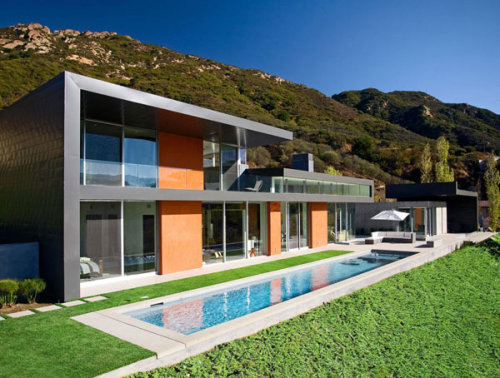 (via Modern Californian House Facing An Uninterrupted Landscape) Calabasas, California, USA