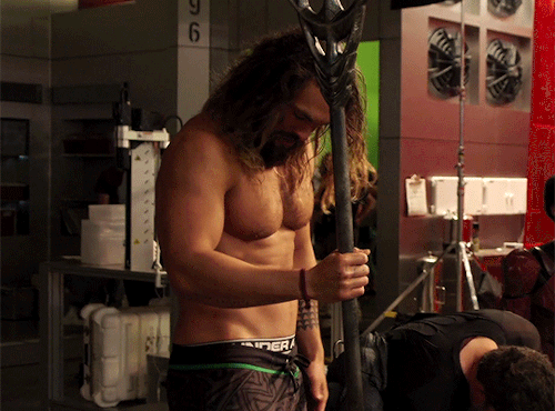 dcmultiverse: Jason Momoa behind the scenes of Justice League.