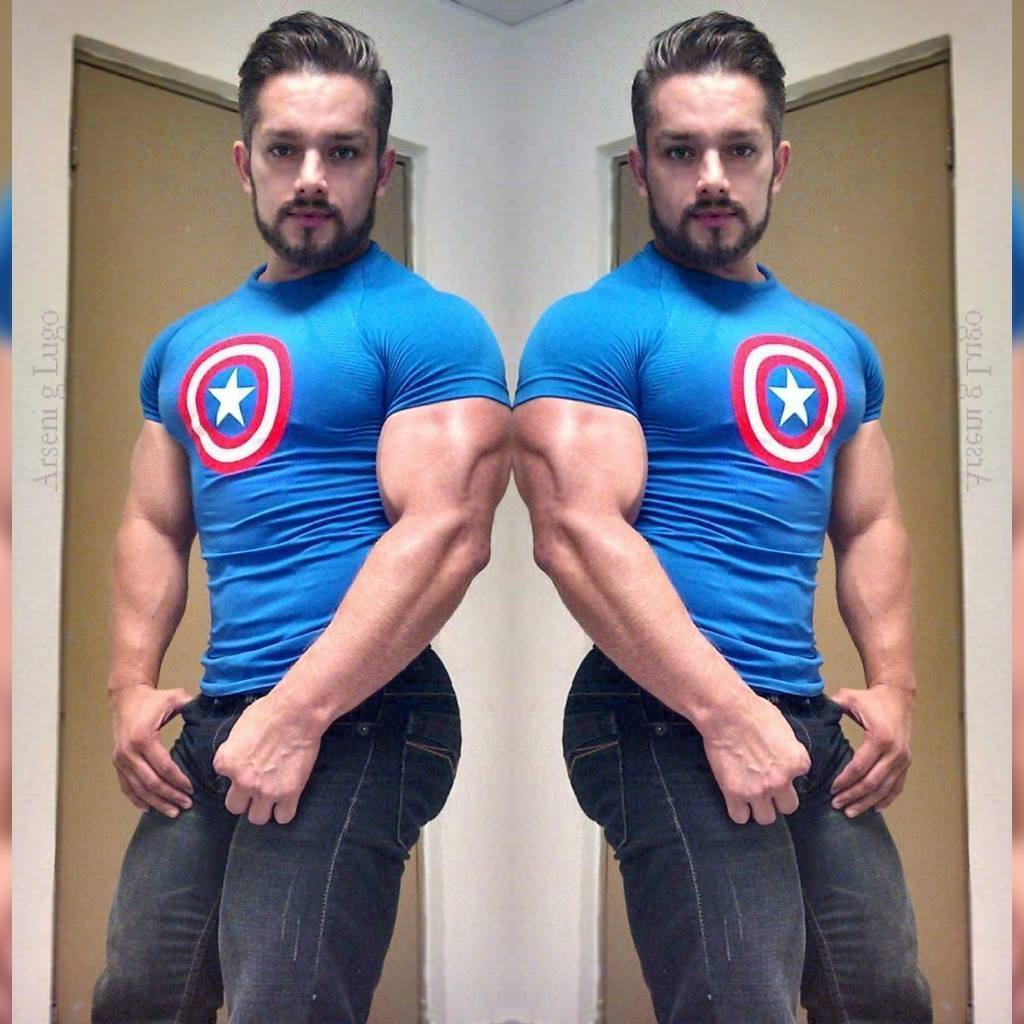 nalgoncogible:  Que rico y delicioso macho con unas nalgotas, para culearlo por horas