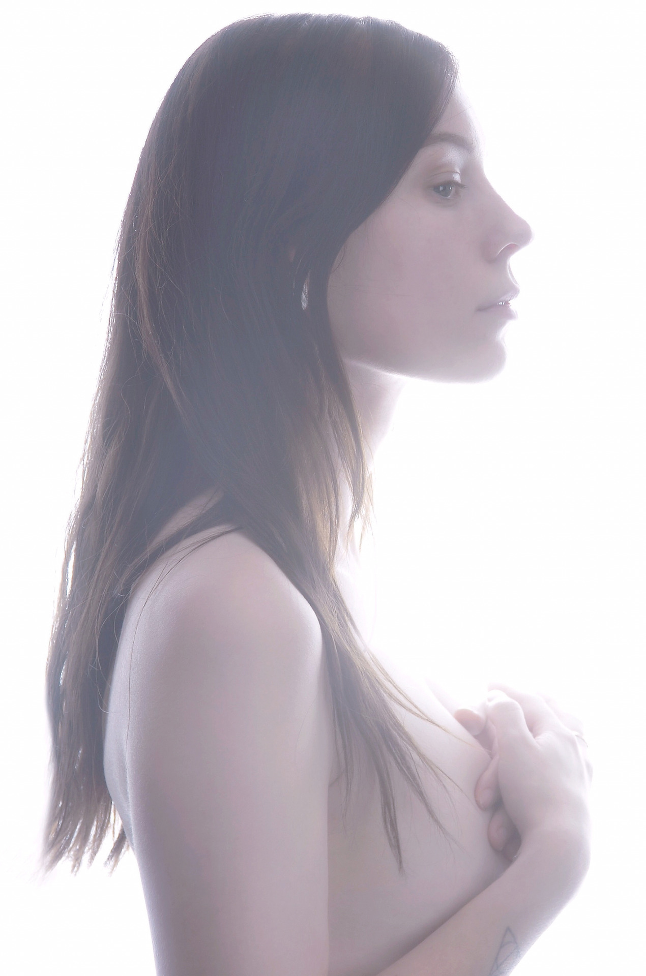 carpe-noctvm:Used my massive softbox as a background and it turned out kinda nice!