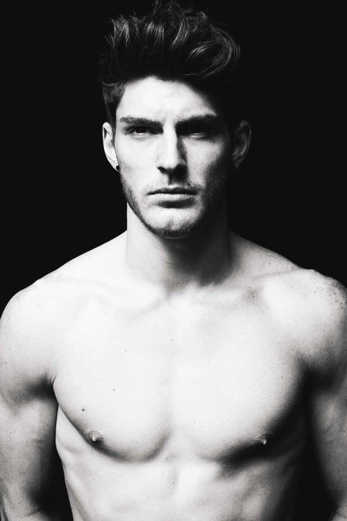 hunkopedia:  Follow Hunk’o’pedia for more hot guys! | Follow my personal blog!