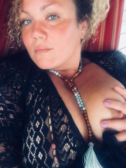 pawgworship2:  Pray for your safety around these mamas😋😋