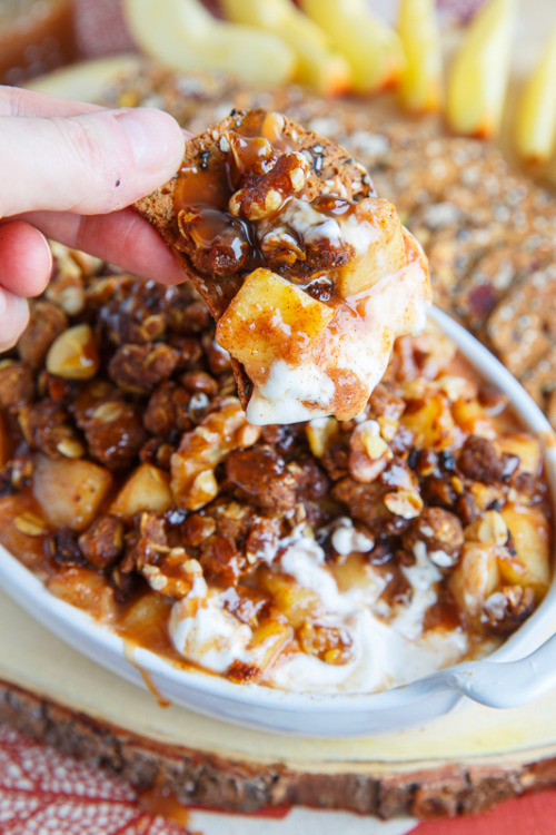 nom-food:Caramel apple crumble cheesecake dip 