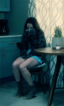 hillhousegifs:Theo’s casual home + bed wardrobe