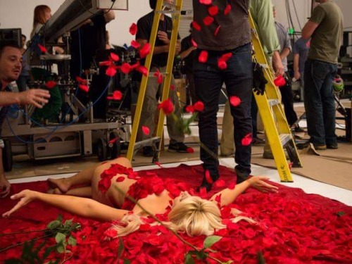 nevertoheaven:Behind the scenes of American Beauty (Sam Mendes, 1999)