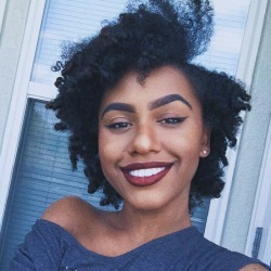 mytinyisabella:  Natural hair be like……