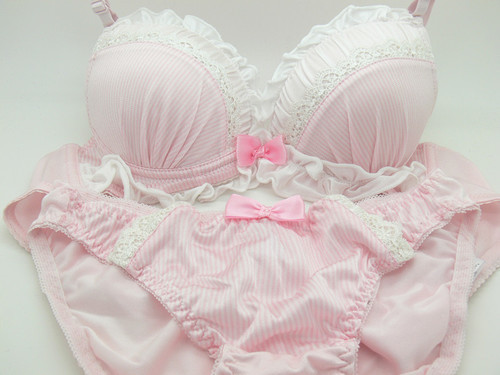 daddyjamesdesires:  For some reason I have soft, pink, and frilly things on my mind today. What happened to my obsession with black lingerie and redheads? 