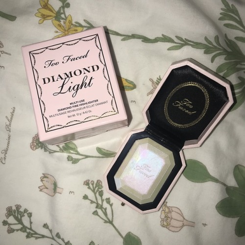 bananagogh:too faced packaging is truly God Tiernow listed on my depop!!