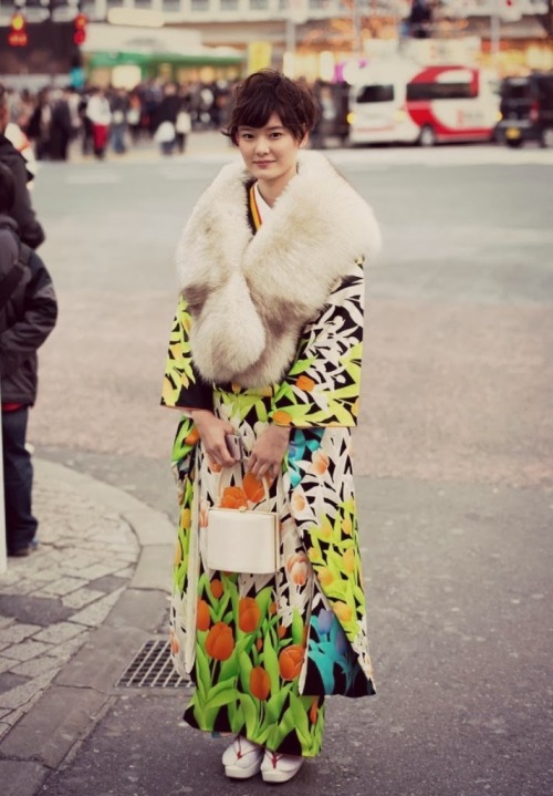 katedesmarais: (via Kimono-Coming-of-Age-Day-Japan-14-015-8270-600x900.jpg (712×1024))