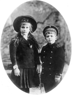 grandduchesstatiana: Grand Duchess Anastasia with her little brother Tsarevich Alexei in Germany, 1910