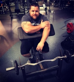 gavinqueen23:  Curls 💪 #strong #armcurls #😊 #💪 #bodypositive #bearsofinstagram #beardsofinstagram #loveyourself #muscles #musclebear #🐻