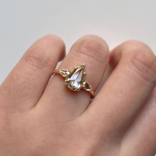 Perfect pear-ing, this juicy 3-pear shaped rose cut diamond ring is all sparkles ✨ . . . #rosecutdia