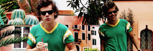 Louis Tomlinson + Harry Styles / Larry Stylinson 😻 © On Twitter @twoghrosts Or Like {headers Aren’t