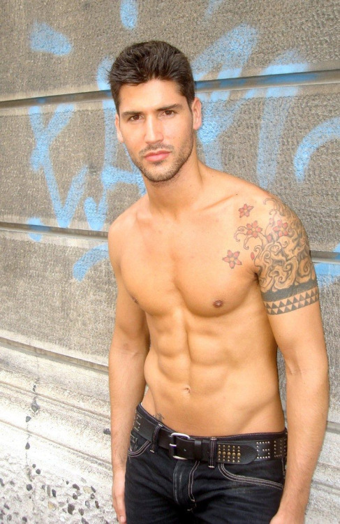 hotinjeans:  Miguel Iglesias
