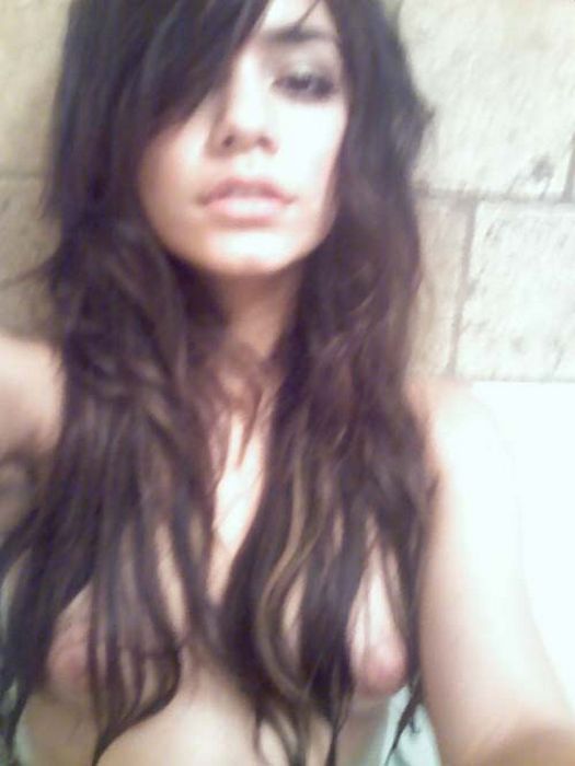pornwhoresandcelebsluts:  Vanessa Hudgen leaked nude selfies