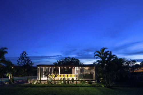 Residência Gonzales, Brazilia, Brazil,EB Arquitetura,Visualization: Santi SanchezPhotographs: Joan F