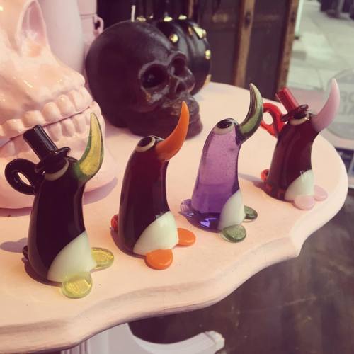 All 4 of these adorable @chakaglass penguin dabber/carb caps are available DM to purchase #glassfors