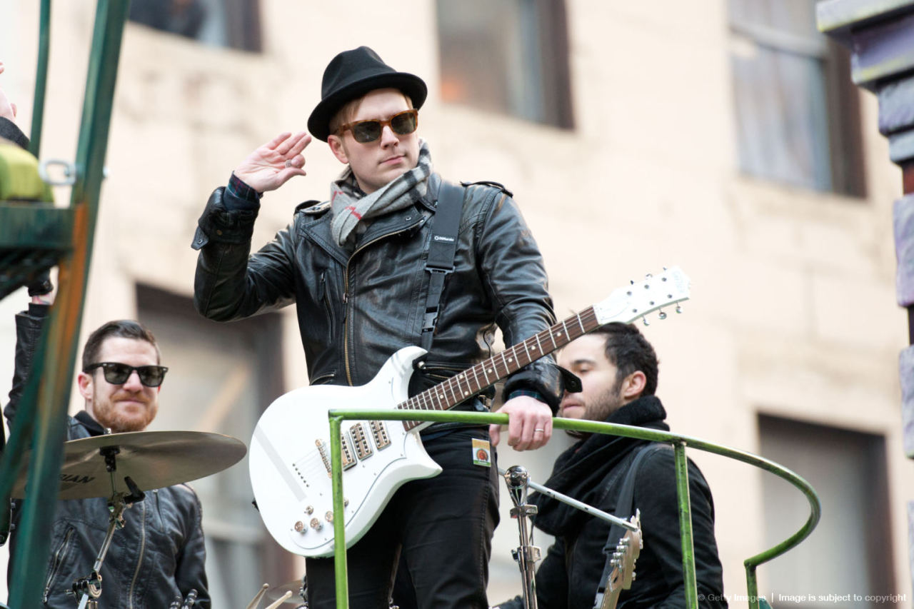 toastystumps:  wavetruant:  He looks like a king  he IS a king 