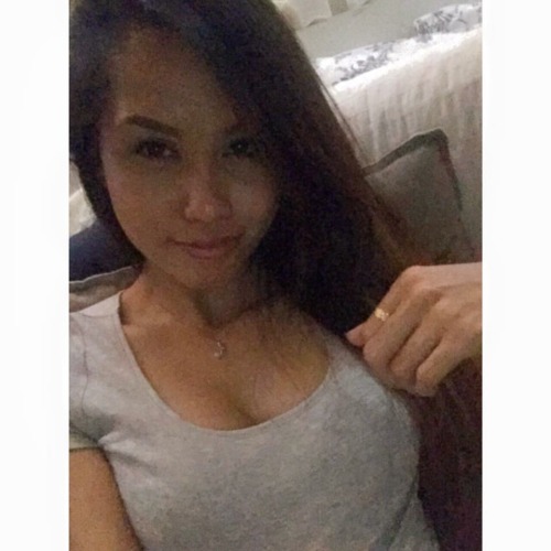 donchiko71: noworldzone: xxlookingxx: yokes240481: xxlookingxx: Sexy malay minah milf.  Number pls Y