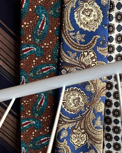 Refined timeless patterns of silk #tiesDiscover on woolsboutiqueuomo.com@f.marino_napoli exclusi