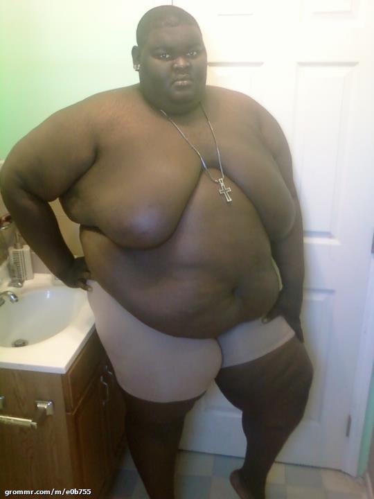 gordo4gordo4superchub:  chrischub41:  bigfachubbyfan:  Heâ€™s really sexy  Need