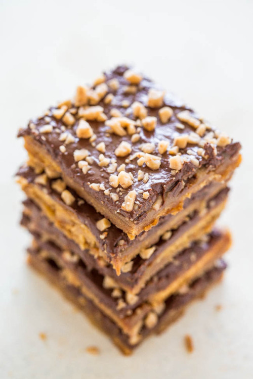 sweetoothgirl:  Graham Cracker Toffee Bars  