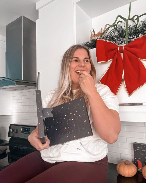 Who’s on day 2 of their advent calendars!‍♀️‍♀️ My @dwarf.stars calendar is the perfect one to hit t