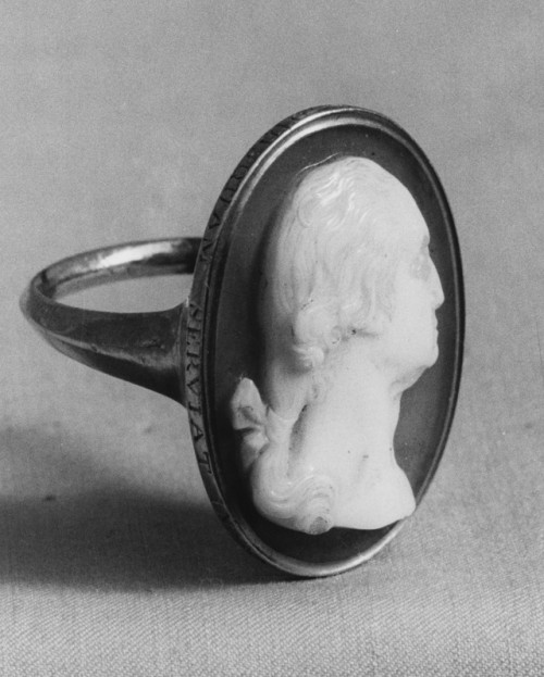 met-american-decor:Ring by William Brown, American Decorative ArtsMedium: Onyx, gold enameledGift of