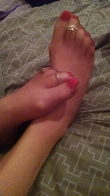 Vixen’s sexy toe rings