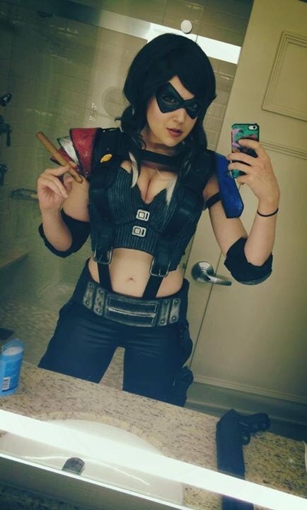 lickcumlickagain:  Who doesn’t love some sexy superhero cosplay