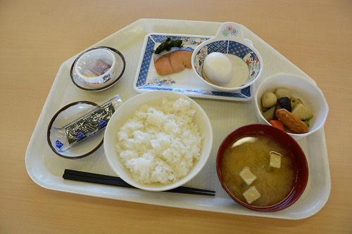 jeou:  Universities across Japan are beginning to offer balanced breakfast options for only 100 yen (Ũ.98) to students so they can show students the importance of breakfast on their health and well-being. 