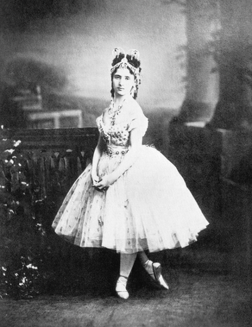 margotfonteyns: The original Swanhilda: Giuseppina Bozzacchi in costume for Coppélia, present