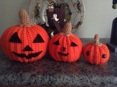 yarnmonger: Spooky! A trio of amigurumi pumpkins, for my mother’s birthday. Pattern from the w