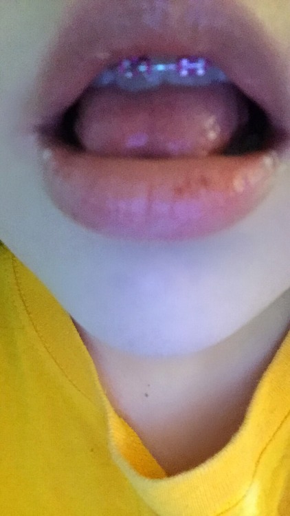 p0liwrathh: Pink like this pussy I changed the color of my bands I’ll take a better pic later.