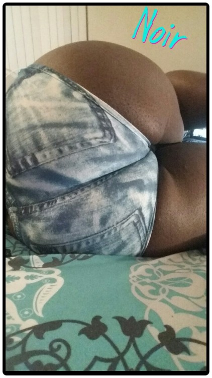 prettyrickyiswhattheycallem:  thenoirsextherapist:  thenoirsextherapist:  Goodnight again  xoxo Working on flexibility    3rd time upload   night night   goodness  I want those denim looking panties!