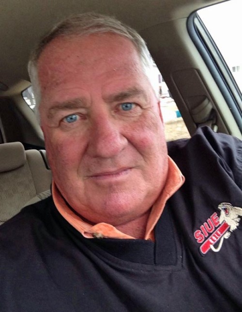 tubmonkey59: jonulrich: This guy goes by “ondeckhitter,” and can be found in Decatur, Il