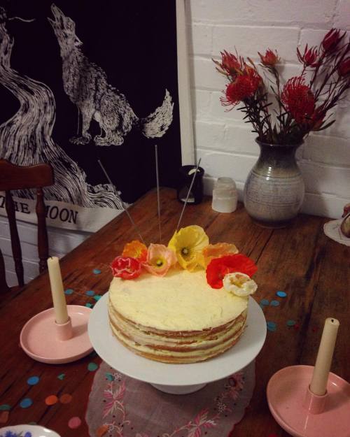 my lemon lovers cake for @goodgriefceramics 31st birthday! lemon cake, lemon buttercream and lemon c