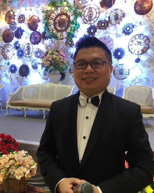 Thank you @bowtielogy for the bowtie and @silverpoint1996 for the tux&hellip;. #Wedding #chinesewedd