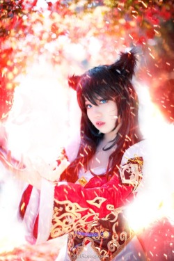 league-of-legends-sexy-girls:  Ahri Cosplay