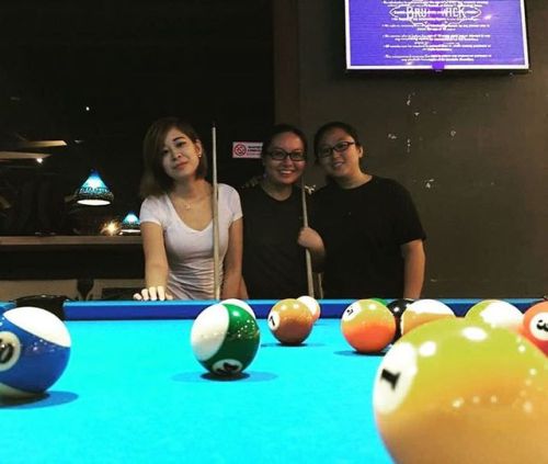 First time & enjoying with awesome people  #playingpool #firsttime #singaporetrip  (at Bugis Jun